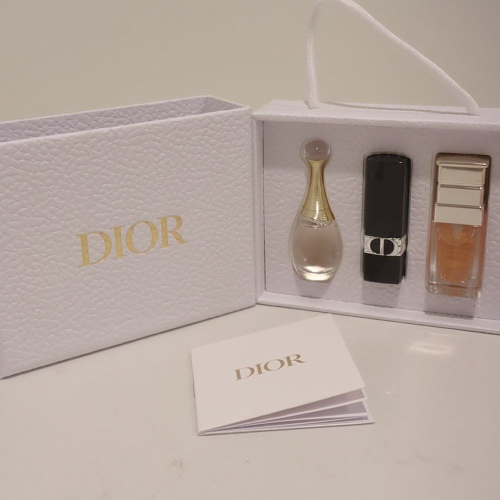 Dior Deluxe Discovery Minis Gift Set - Picture 2 of 4